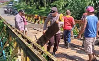 Jembatan Rusak Diperbaiki Secara Swadaya