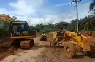 Curhat Camat Dijawab dengan Menurunkan Alat Berat