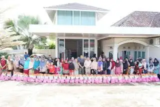 Sambut Idul Fitri, Wakil Ketua DPRD Kota Jambi M Yasir Bagikan 1.000 Paket Sembako Pada Warga