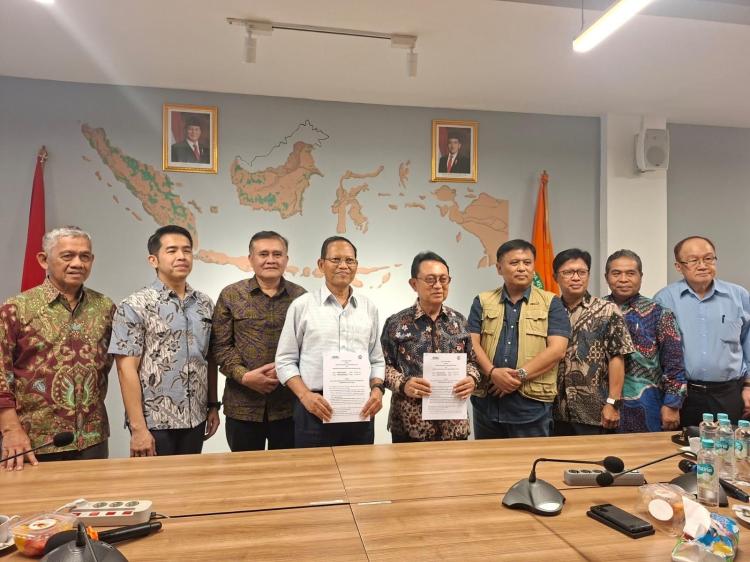 GAPKI dan APHI Sepakat Kendalikan Karhutla Bersama