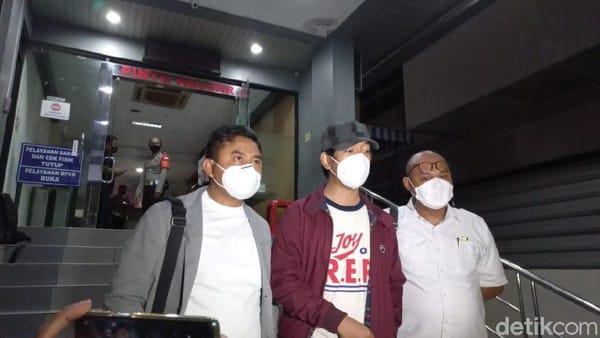 Diterpa Isu Pelecehan, Rian D'Masiv Mohon ke Istri Tak Meninggalkannya