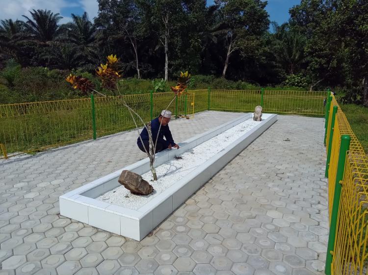 'Anak' PT AAL Pugar Makam Sultan Asal Malaysia