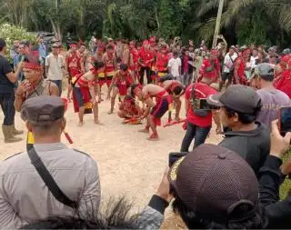 Pasukan Merah TBBR dan Masyarakat Datangi PT WKN, Mereka Menuntut ini