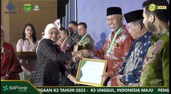 Gubernur Sumbar Raih Penghargaan Pembina K3 Terbaik, Kadisnakertrans: Terimakasih atas Kerjasamanya