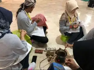 Pembatik Jateng Dikenalkan dengan Malam dan Pewarna Alami dari Sawit