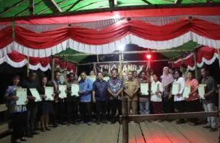 343 Petani Plasma PTPN XIII Terima Sertifikat Lahan KKPA