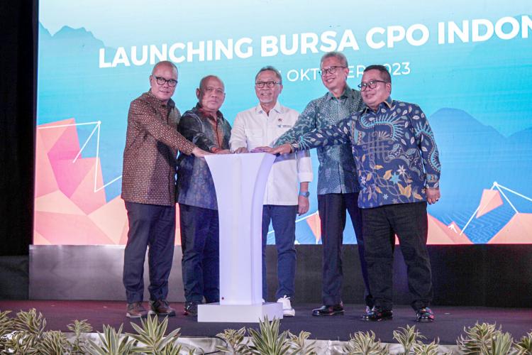 Sekitar 100 Ton Terjual pada Transaksi Perdana di Bursa CPO, Segini Harganya