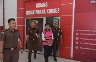 Mantan Kadisbunnak Aceh Barat Jalani Sidang Perdana Kasus Korupsi PSR