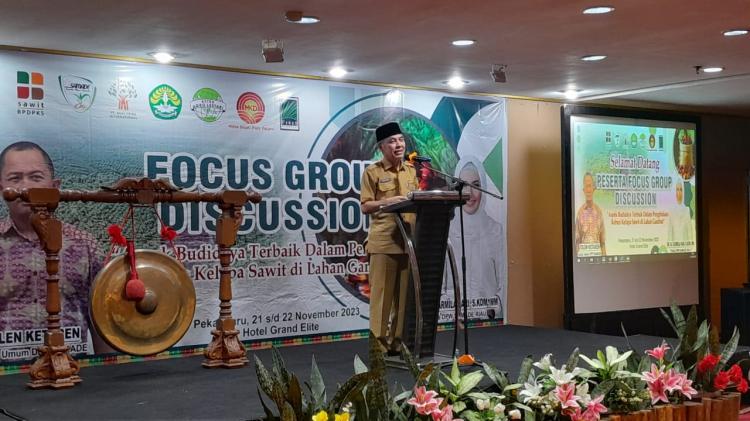 Kepala Dinas Perkebunan Riau Zulfadli Diganti