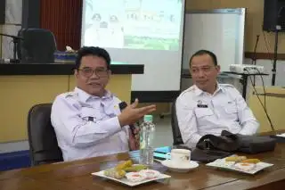 Pjs Bupati Siak Indra Purnama Jelaskan Program Siak Hijau ke Duta Inggris