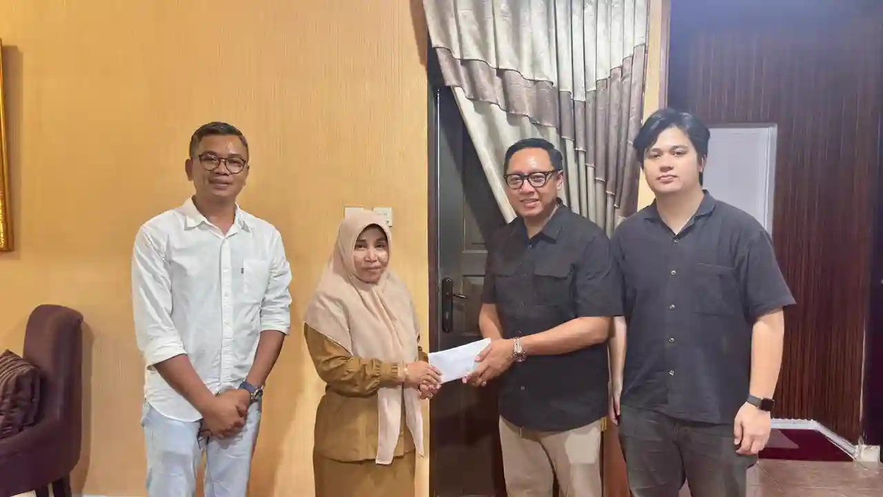 Astra Internasional Salurkan Bantuan Duka untuk Keluarga Almarhum Zulmansyah Sekedang di Pekanbaru