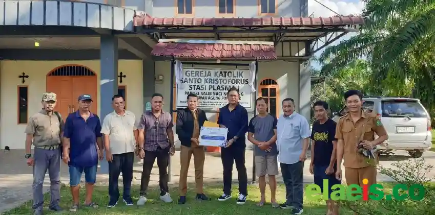 PTPN IV PalmCo Pasang PLTS Atap di Gereja Santo Kristoforus Kalbar, Dukung Energi Bersih dan Efisiensi Listrik