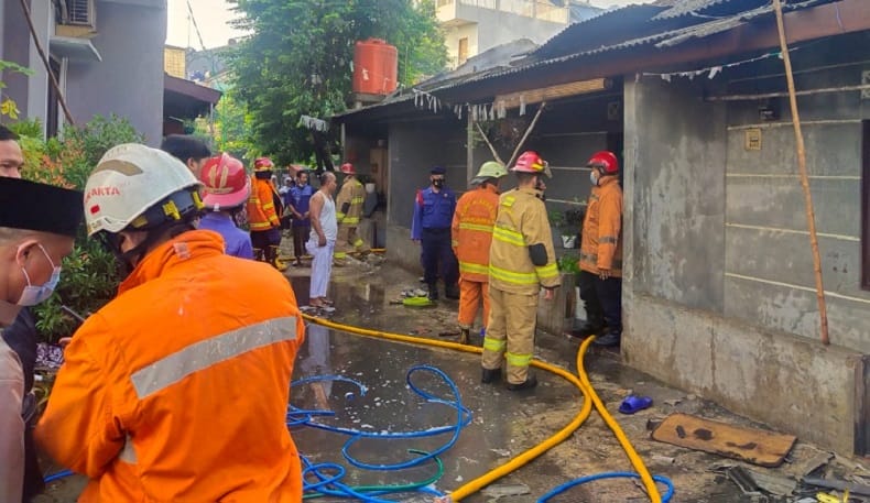Ditinggal Sholat Id, 4 Rumah Kontrakan Terbakar